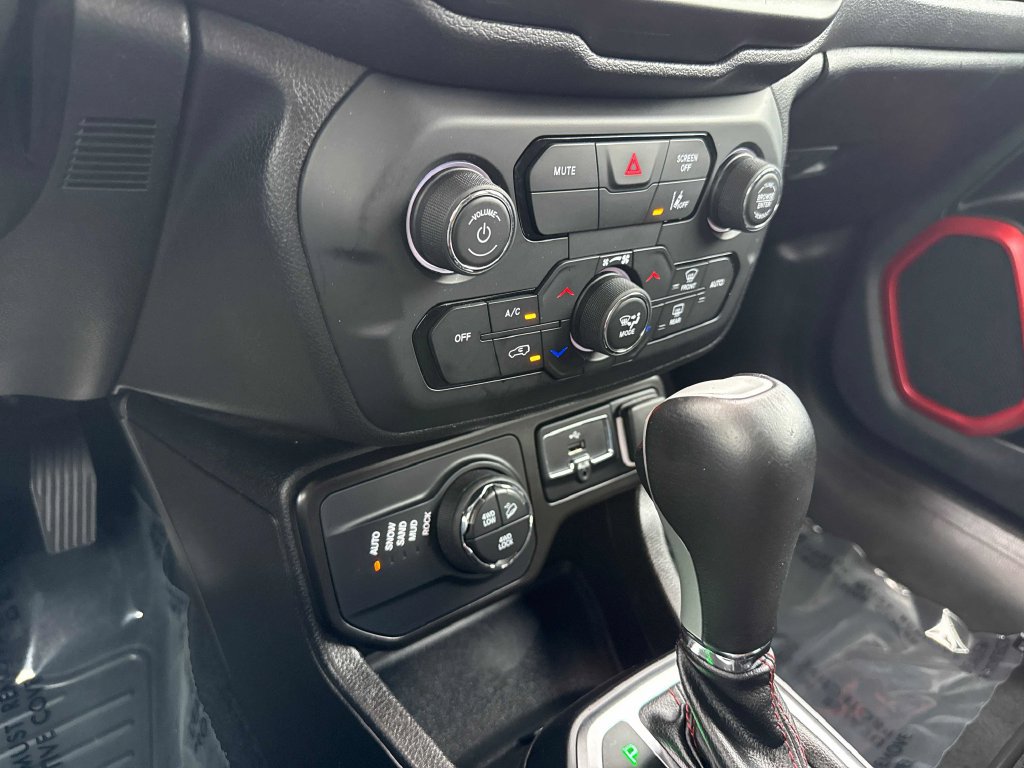 Used 2023 Jeep Renegade Trailhawk AWD/4WD image 22