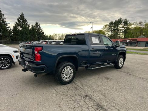 Used 2022 Chevrolet Silverado 2500 High Country w/ Technology Package AWD/4WD image 6