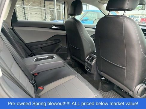 Used 2022 Volkswagen Taos SE w/ Driver Assistance Package FWD image 24