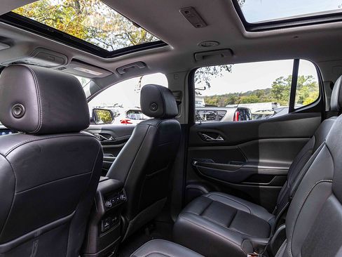 Used 2023 GMC Acadia SLT w/ LPO, Floor Liner Package image 23