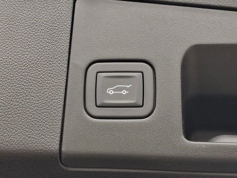 Certified 2025 Cadillac XT4 Sport image 29