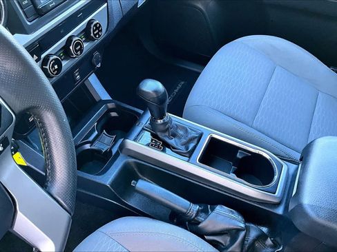Used 2017 Toyota Tacoma SR5 RWD image 16