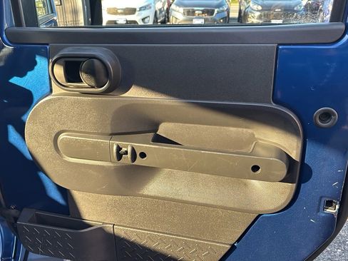 Used 2009 Jeep Wrangler Unlimited Sahara w/ Dual Top Group image 10