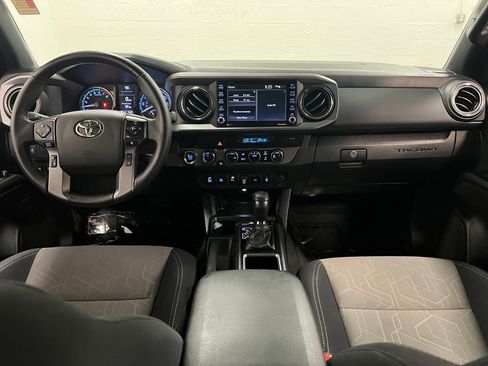 Used 2022 Toyota Tacoma TRD Off-Road image 12