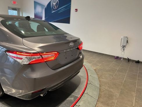 Used 2018 Toyota Camry XLE image 5