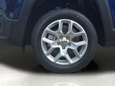 Used 2017 Jeep Renegade Latitude AWD/4WD image 26