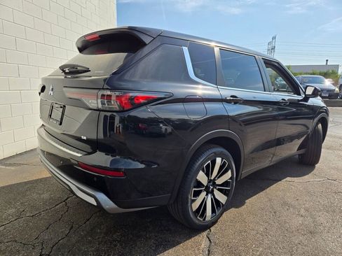 New 2025 Mitsubishi Outlander SE image 12