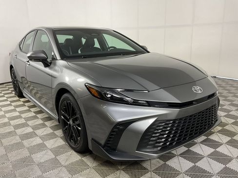 New 2026 Toyota Camry SE FWD image 1