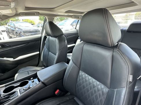 Used 2023 Nissan Maxima Platinum w/ Sport Mat Group FWD image 20