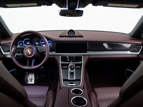 Used 2023 Porsche Panamera 4 Platinum Edition image 11