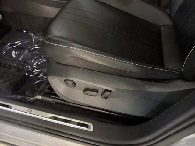 Certified 2024 Volkswagen Tiguan SE R-Line AWD/4WD image 17