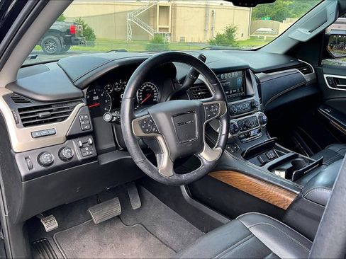 Used 2020 GMC Yukon Denali w/ Denali Premium Package AWD/4WD image 5