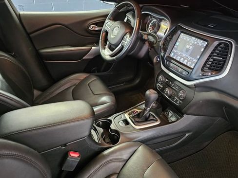 Used 2018 Jeep Cherokee Overland w/ Technology Group image 36