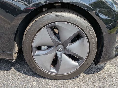 Used 2018 Tesla Model 3 Mid Range RWD image 12