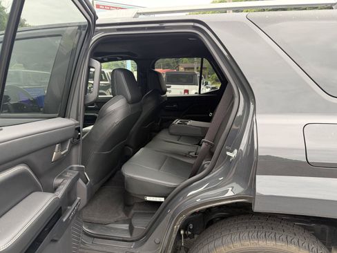 Used 2025 Toyota 4Runner Limited AWD/4WD image 39