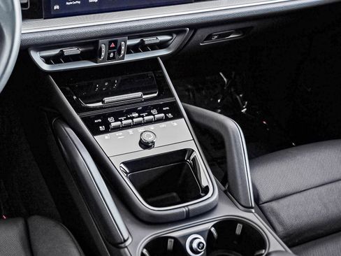 Certified 2025 Porsche Cayenne AWD/4WD image 20