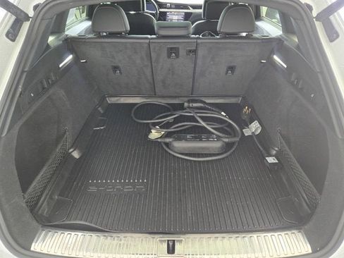 Used 2022 Audi e-tron Premium Plus w/ Premium Plus Package image 14