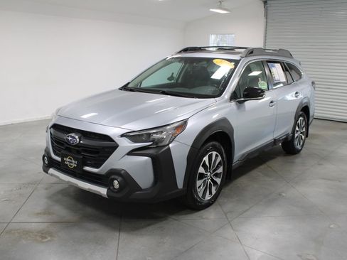 Used 2023 Subaru Outback Limited image 4