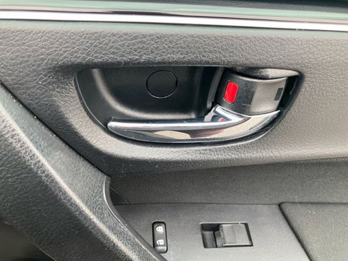 Used 2019 Toyota Corolla LE image 35