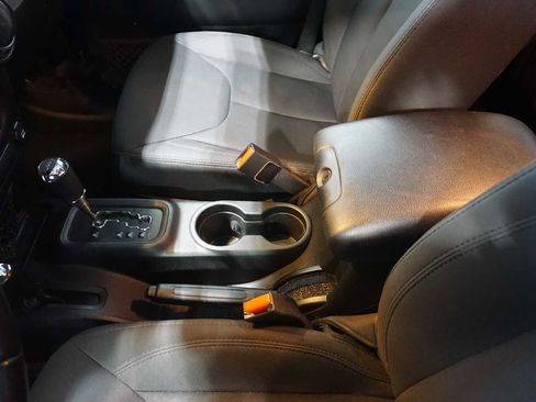 Used 2018 Jeep Wrangler Unlimited Sport S image 21