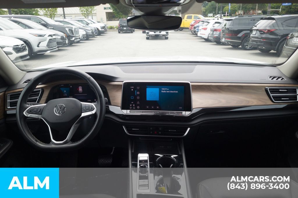 Used 2025 Volkswagen Atlas SE FWD image 21