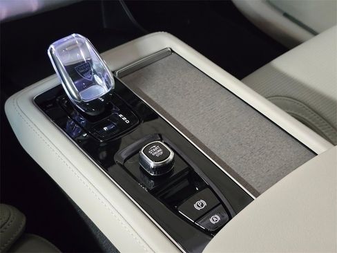 New 2026 Volvo XC90 B6 Ultra w/ Protection Package image 28