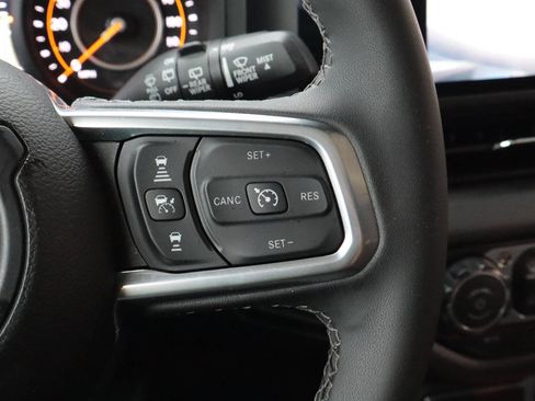 Used 2026 Jeep Wrangler Unlimited Sahara AWD/4WD image 26