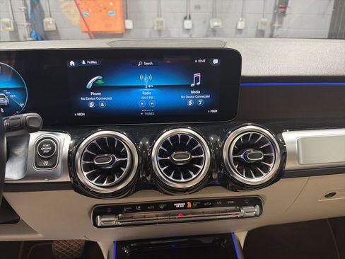 Used 2023 Mercedes-Benz GLB 250 4MATIC image 15