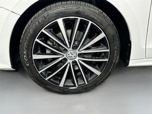 Used 2016 Volkswagen Jetta Sport image 30