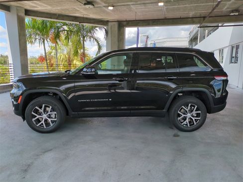 New 2025 Jeep Grand Cherokee Limited image 8