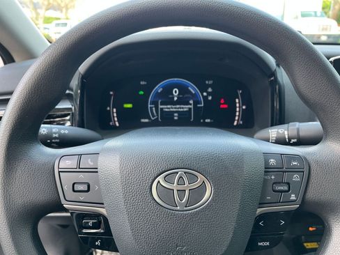 Used 2025 Toyota Camry LE image 27