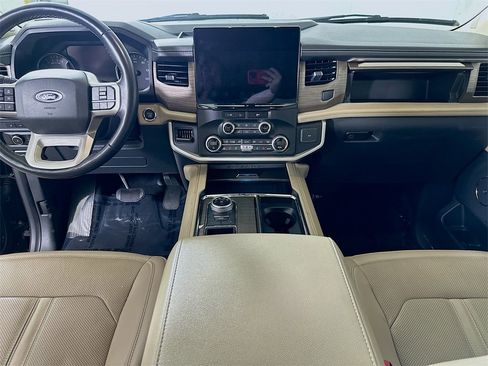 Used 2024 Ford Expedition Limited image 19