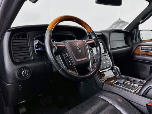 Used 2015 Lincoln Navigator 4WD image 9
