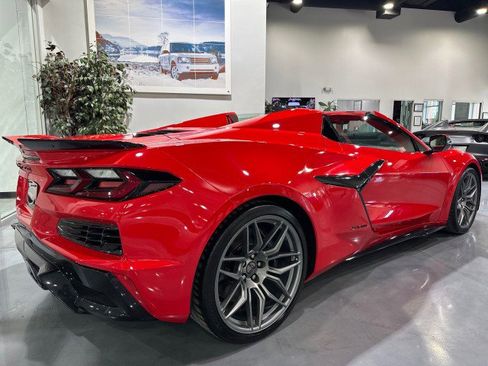 Used 2024 Chevrolet Corvette Z06 RWD image 31