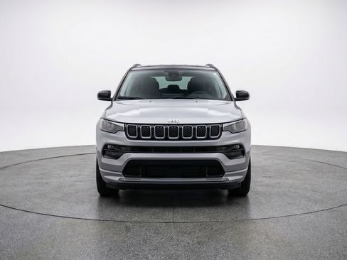 Used 2025 Jeep Compass Limited AWD/4WD image 2