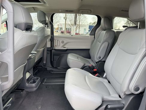 Certified 2024 Toyota Sienna XLE image 15