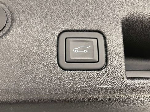 Used 2023 Chevrolet Equinox Premier AWD/4WD image 13