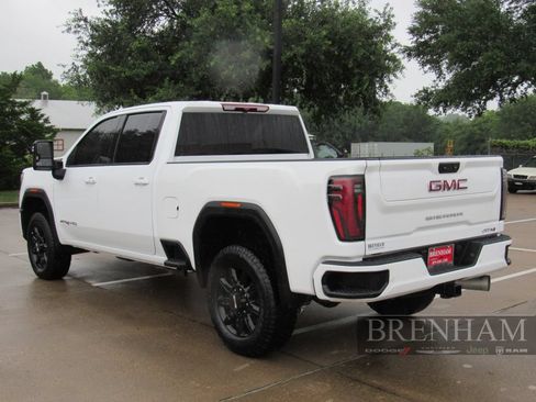 Used 2025 GMC Sierra 2500 AT4 AWD/4WD image 3