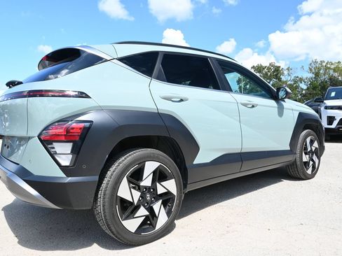 Used 2024 Hyundai Kona Limited AWD/4WD image 2