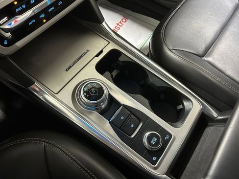 Used 2022 Ford Explorer XLT w/ Equipment Group 202A image 21