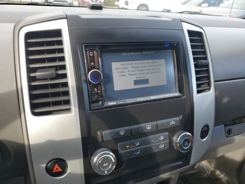 Used 2011 Nissan Frontier SV image 20