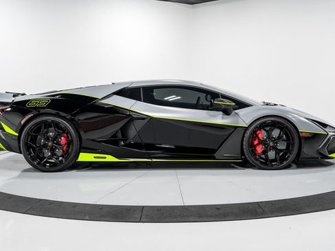 Used 2024 Lamborghini Revuelto AWD/4WD image 2