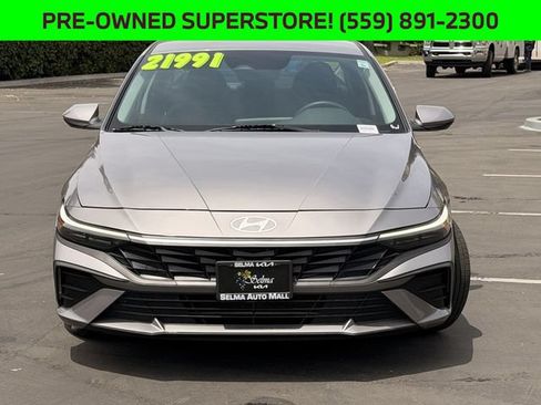 Used 2025 Hyundai Elantra SE FWD image 3