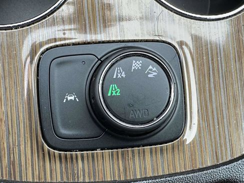 Used 2023 GMC Acadia SLE image 27