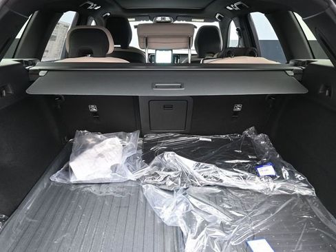 New 2026 Volvo XC60 B5 Plus w/ Protection Package Premier image 32