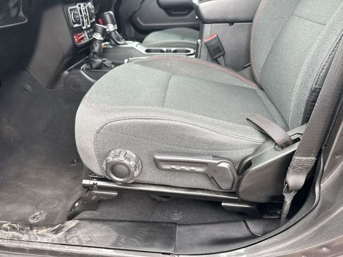 Used 2024 Jeep Wrangler Unlimited Rubicon image 19