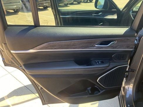 Certified 2023 Jeep Grand Cherokee L Limited image 21