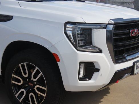 Used 2024 GMC Yukon AT4 w/ AT4 Premium Package AWD/4WD image 5