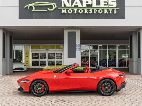 Used 2024 Ferrari Roma Spider image 31