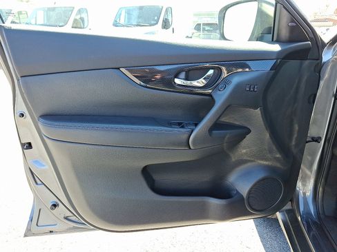 Used 2018 Nissan Rogue SL image 10